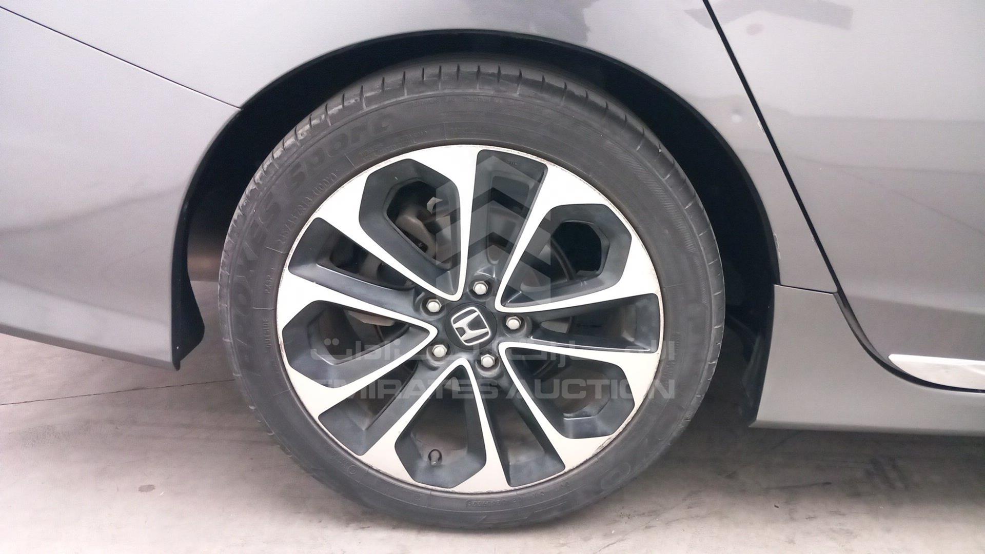 2016 HONDA ACCORD VIN: LUCCR3643G3400962