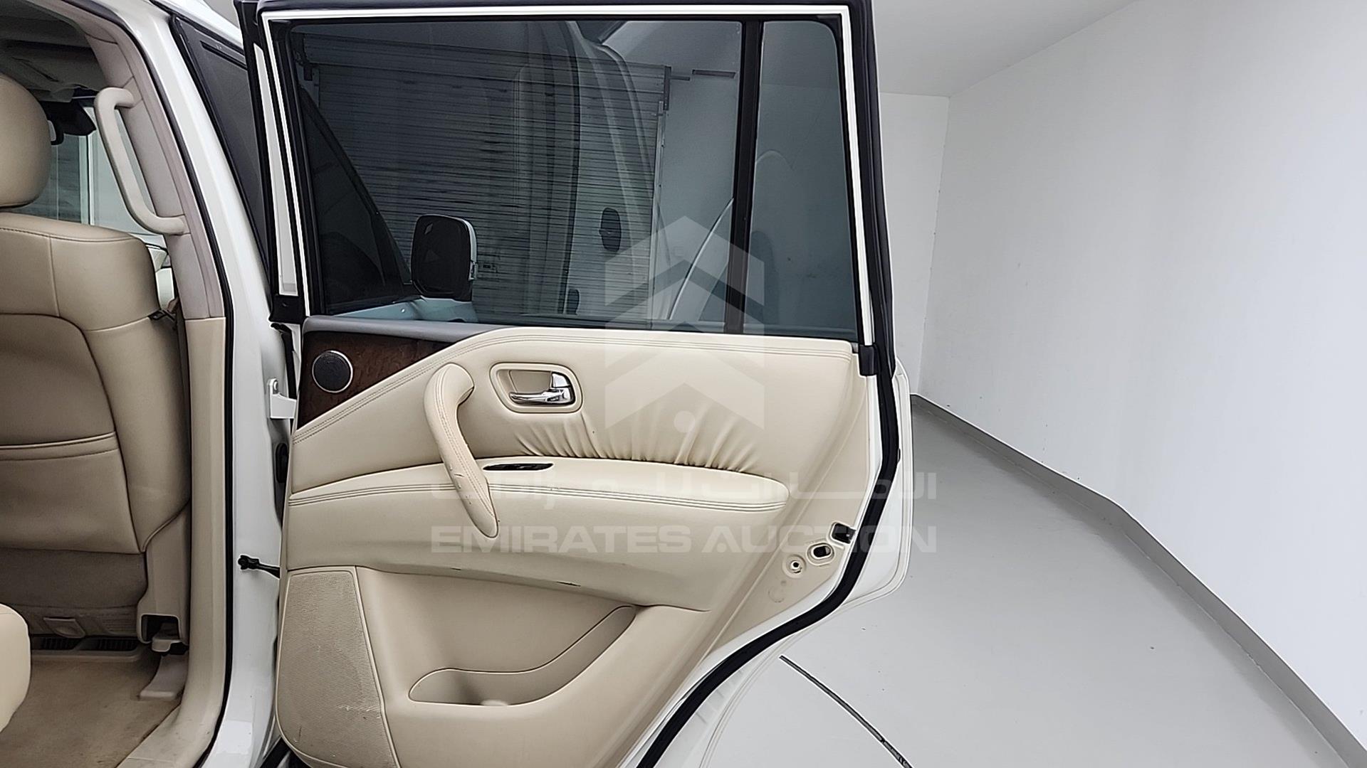 2011 INFINITI QX56 VIN: JNRAZ25Y4B9000148