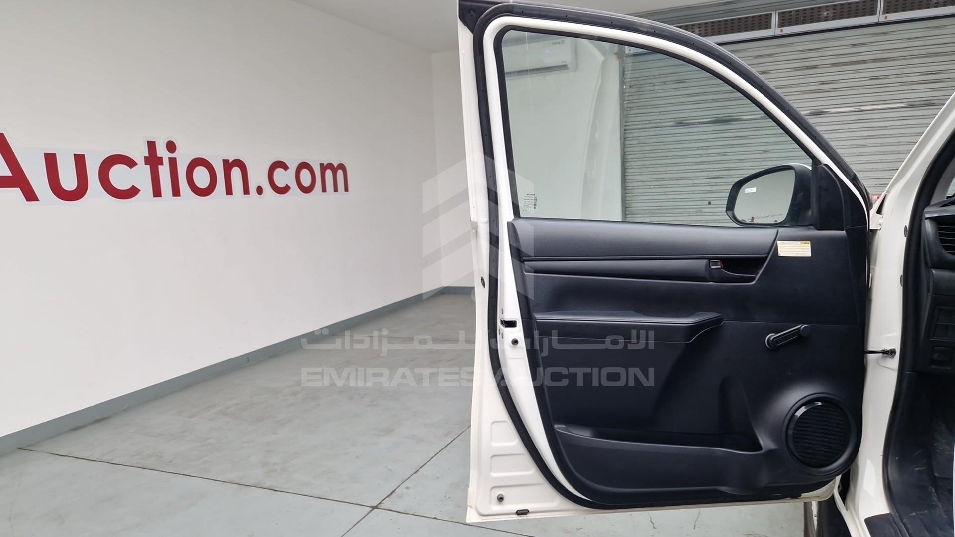 2018 TOYOTA HILUX VIN: MR0DB8CD8J0174166