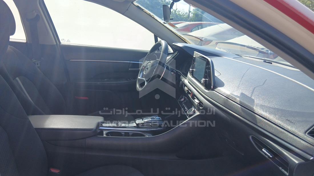 هيونداي سوناتا هجينة 2021 — زاوية الراكب الأمامي للمقعد — صورة 23