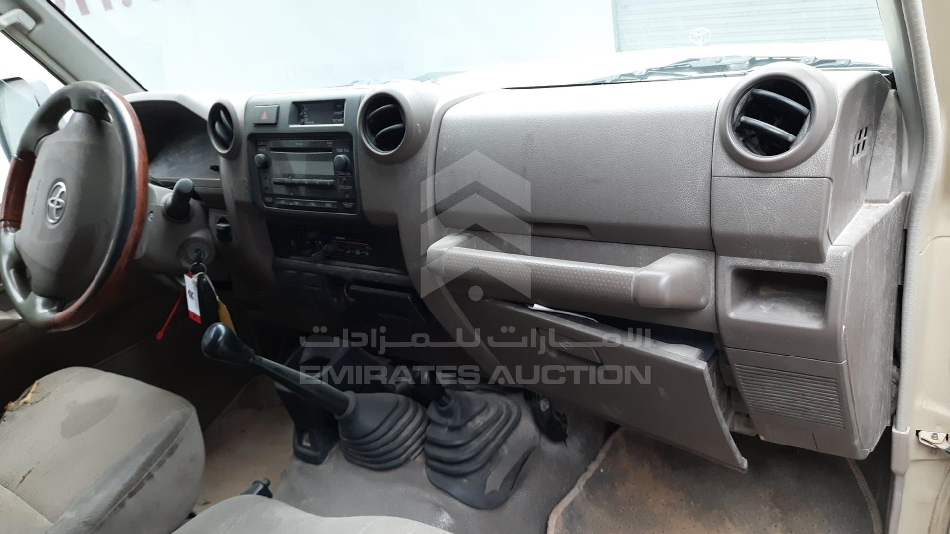 2013 TOYOTA LAND CRUISER VIN: JTFBU71J3D4702655