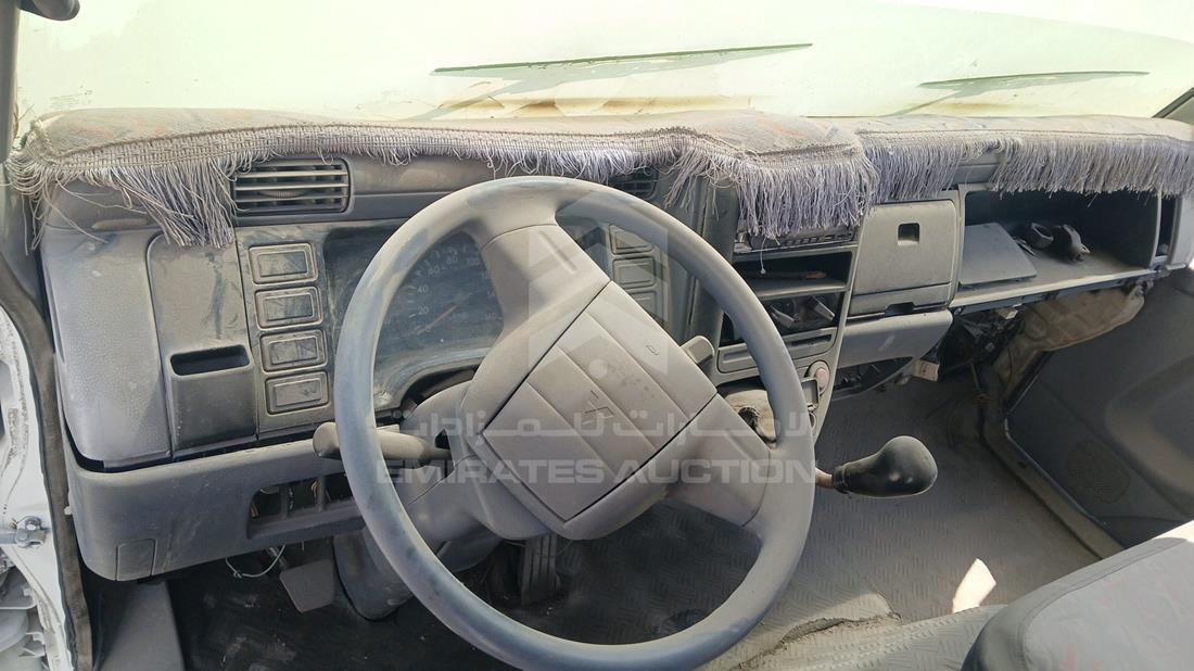 ميتسوبيشي كانتر 2008 — زاوية الواجهة الكاملة — صورة 15
