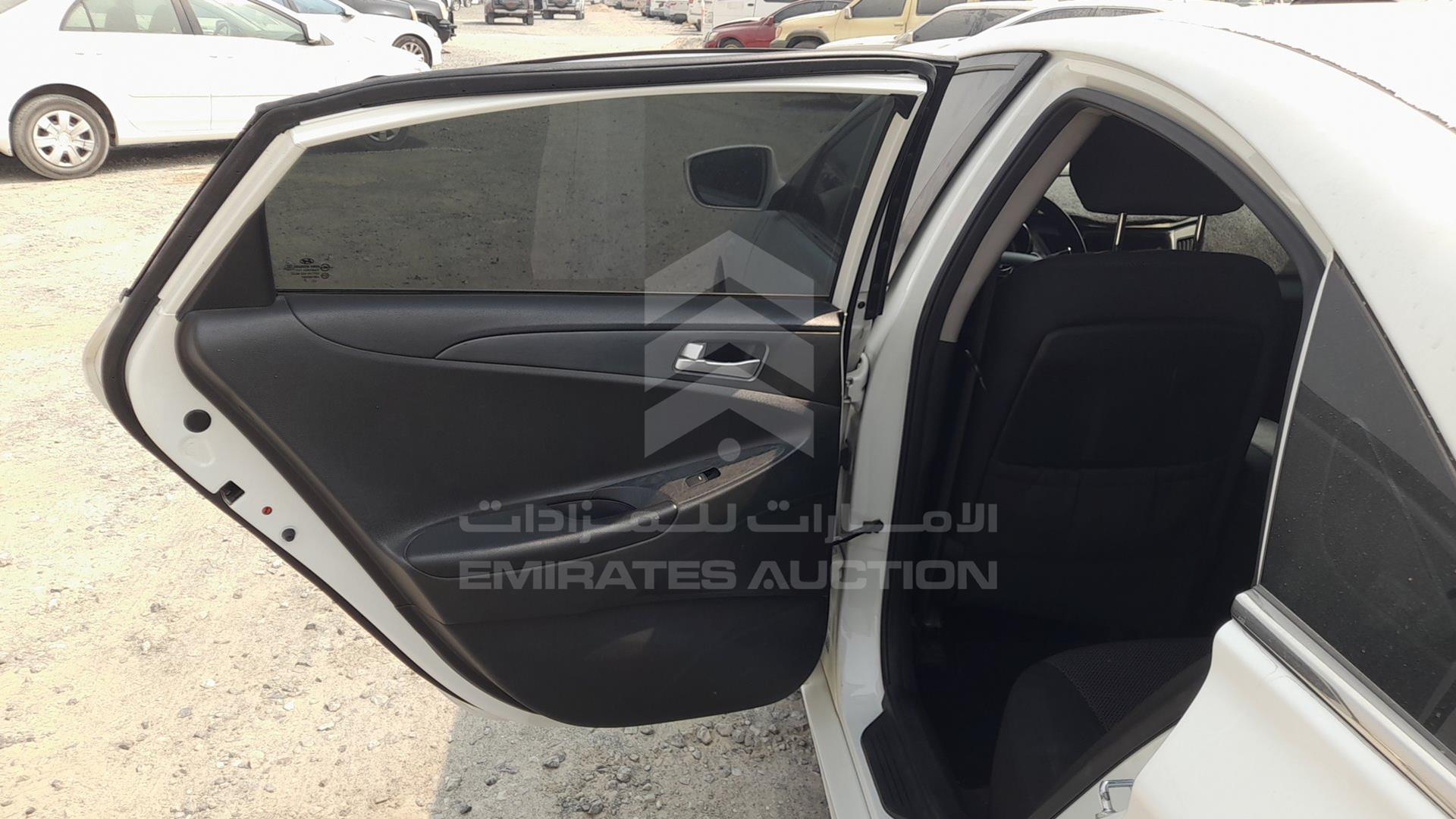 2014 HYUNDAI SONATA VIN: KMHEB41C7EA624987