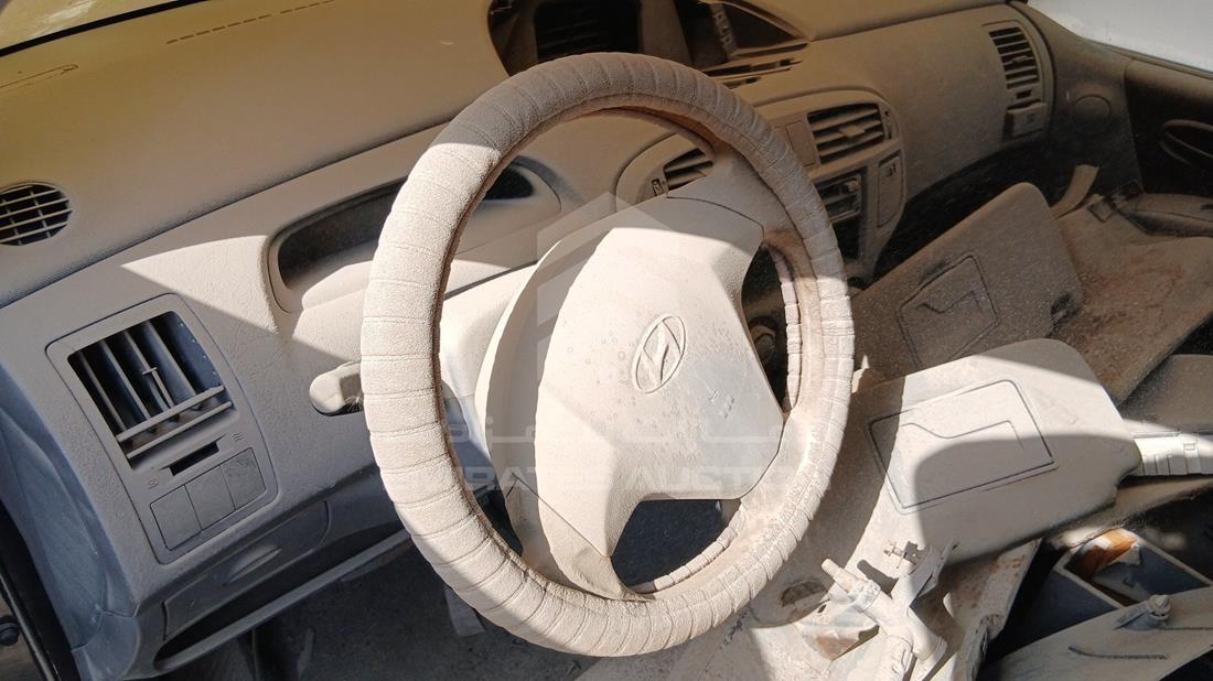 2004 Hyundai Matrix — Steering & Mounted Controls — Photo 13