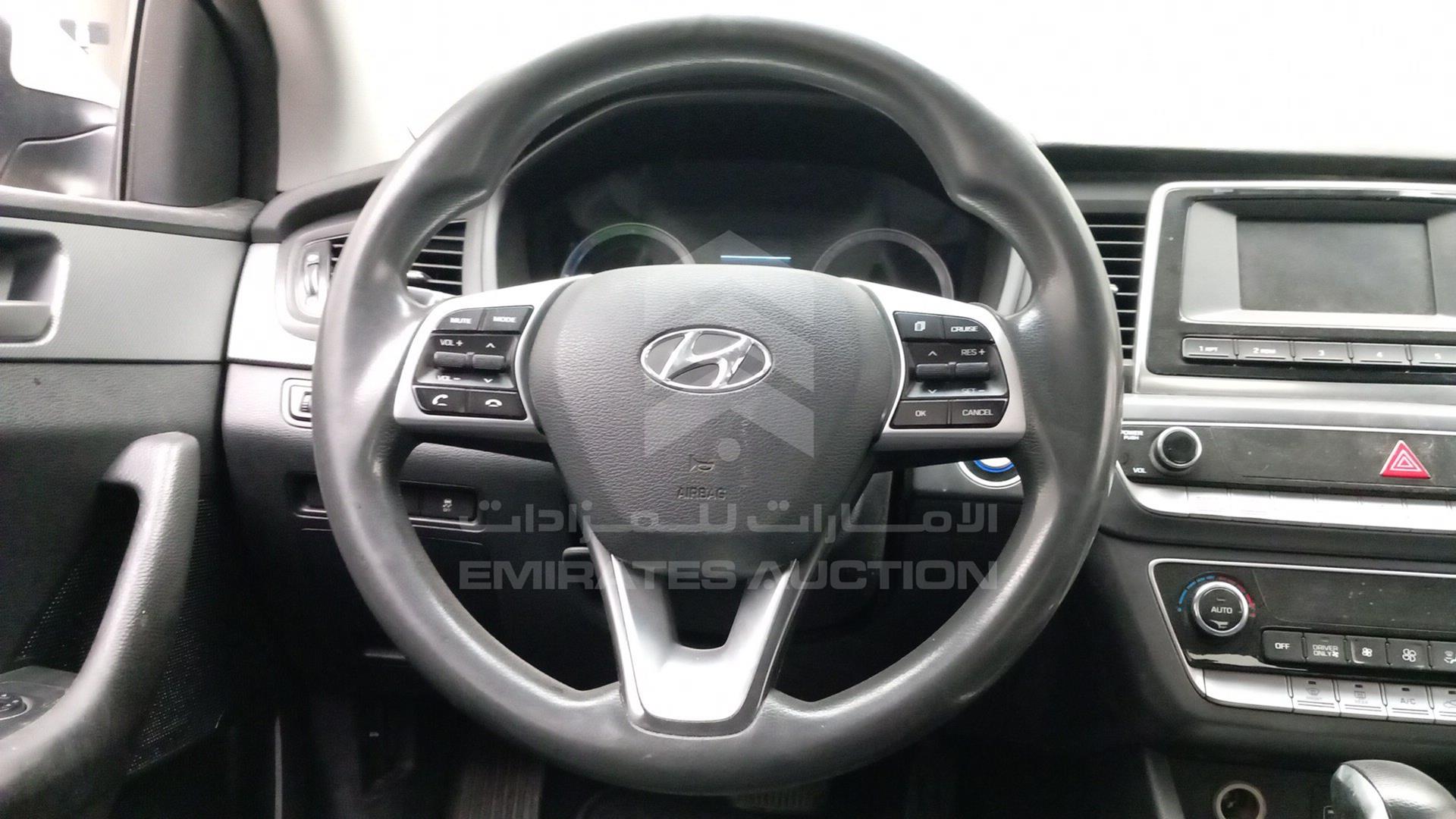 2019 HYUNDAI SONATA HYBRID VIN: KMHE24139KA093092