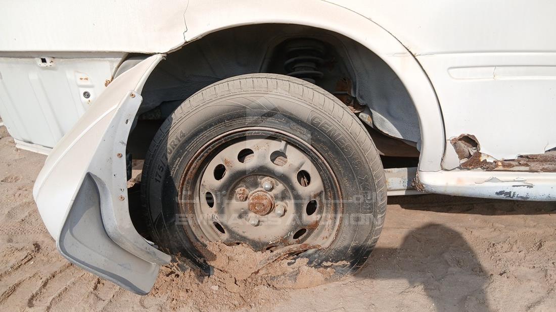 نيسان صني 2000 — الباب الخلفي الأيمن — صورة 31