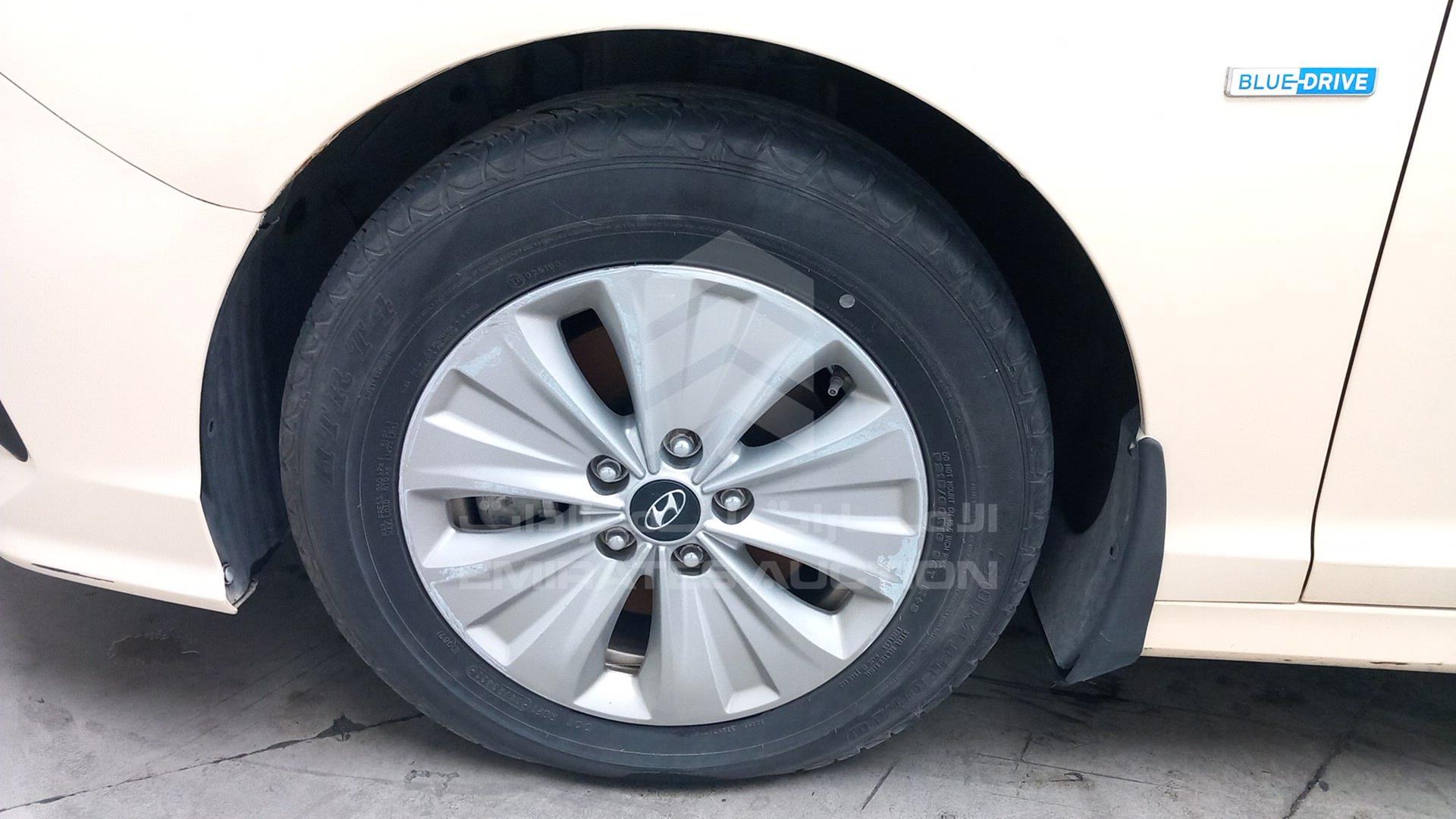 2019 HYUNDAI SONATA HYBRID VIN: KMHE24139KA093092