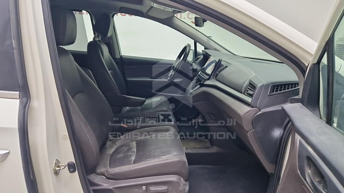 2018 Honda Odyssey — Front Right Passenger Seat View — Photo 33