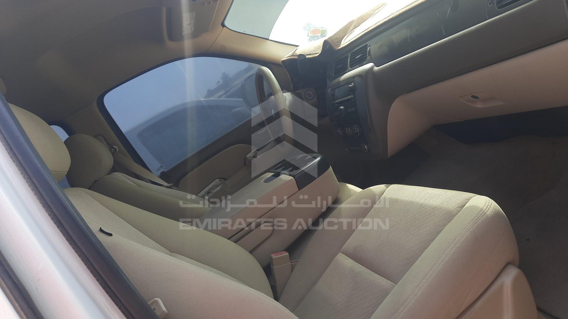 2010 CHEVROLET TAHOE VIN: 1GNUKAE02AR264285