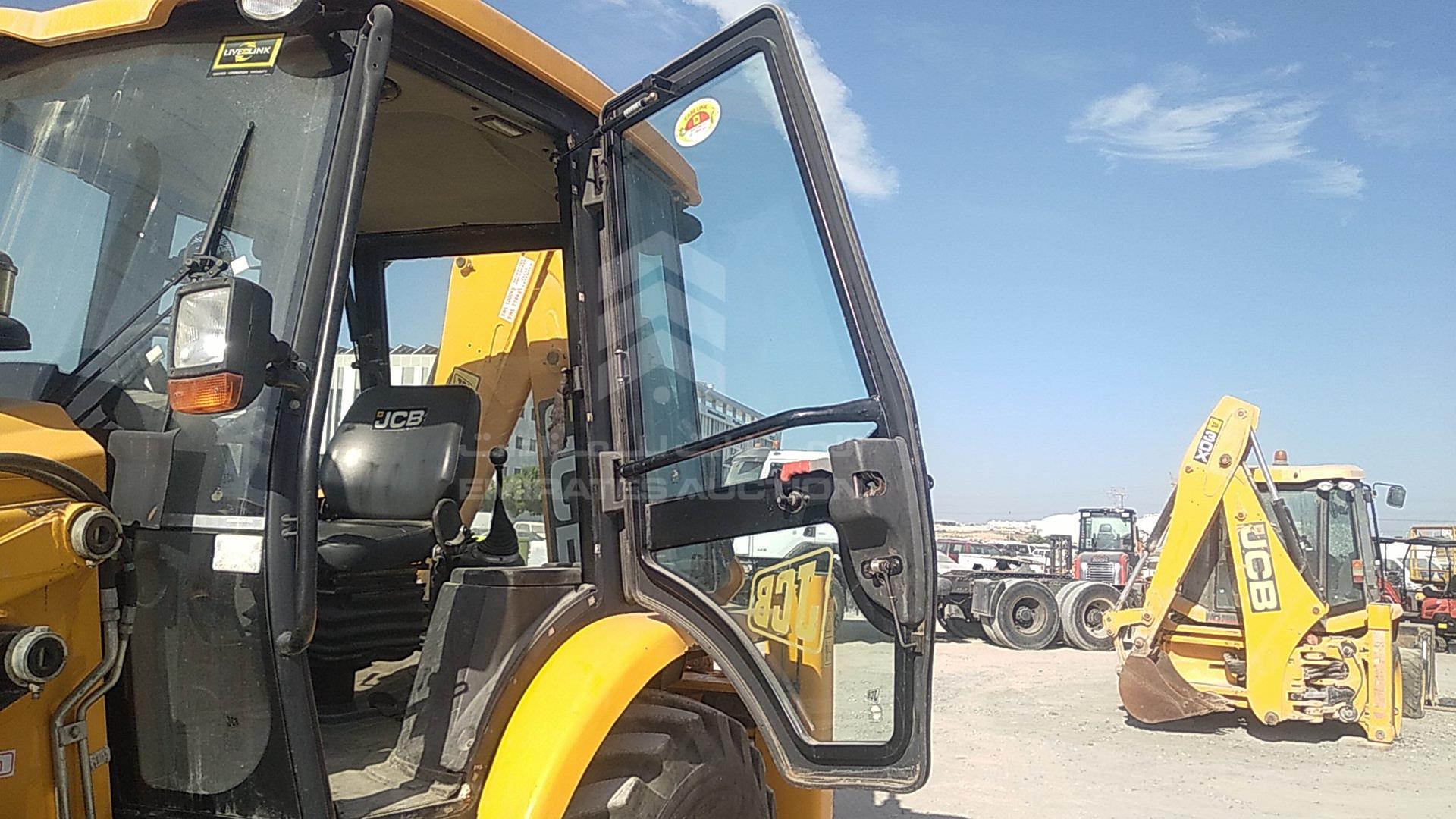2015 JCB 3DX VIN: HAR3DXSSC01888501