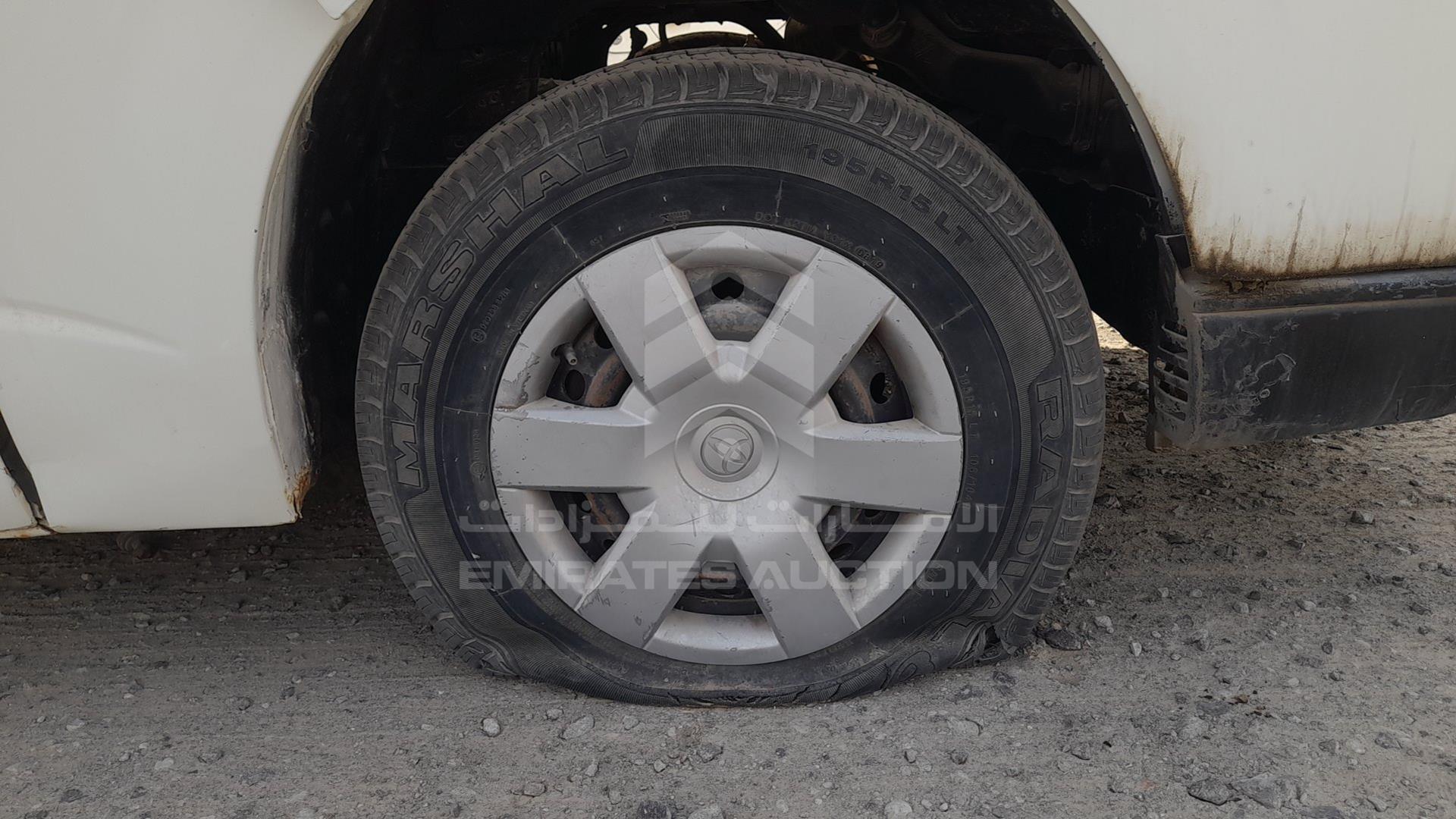 2005 TOYOTA HIACE VIN: JTFHX02PX50002331