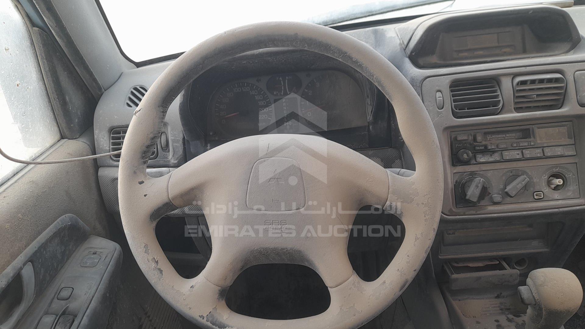 2003 MITSUBISHI PAJERO VIN: JMYLRH77W3Z704284