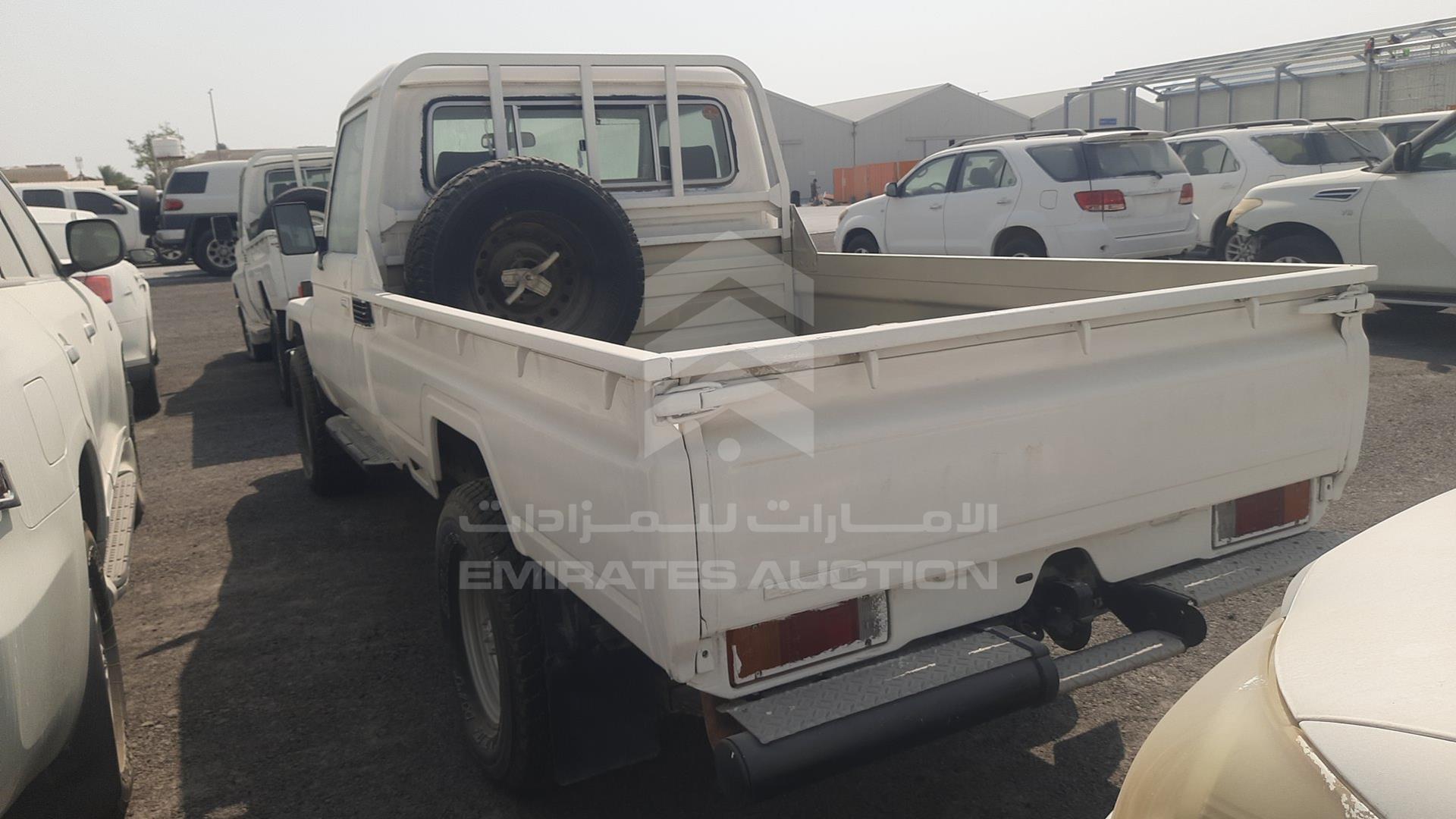 2000 TOYOTA LAND CRUISER PICKUP VIN: JTFLJ71J4Y8000999