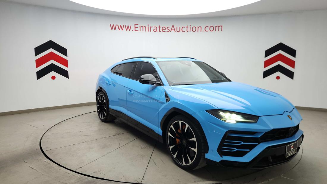 2021 Lamborghini Urus — Front Right Angle — Photo 12