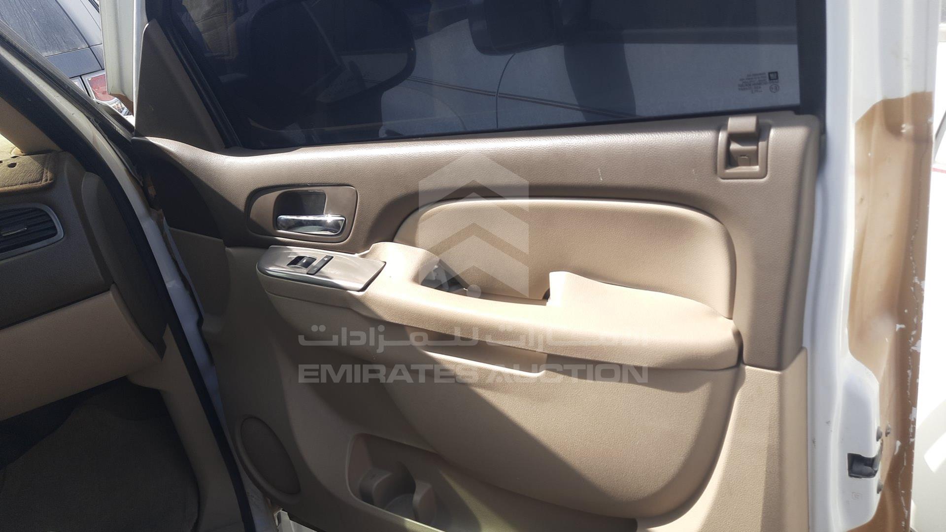 2010 CHEVROLET TAHOE VIN: 1GNUKAE02AR264285