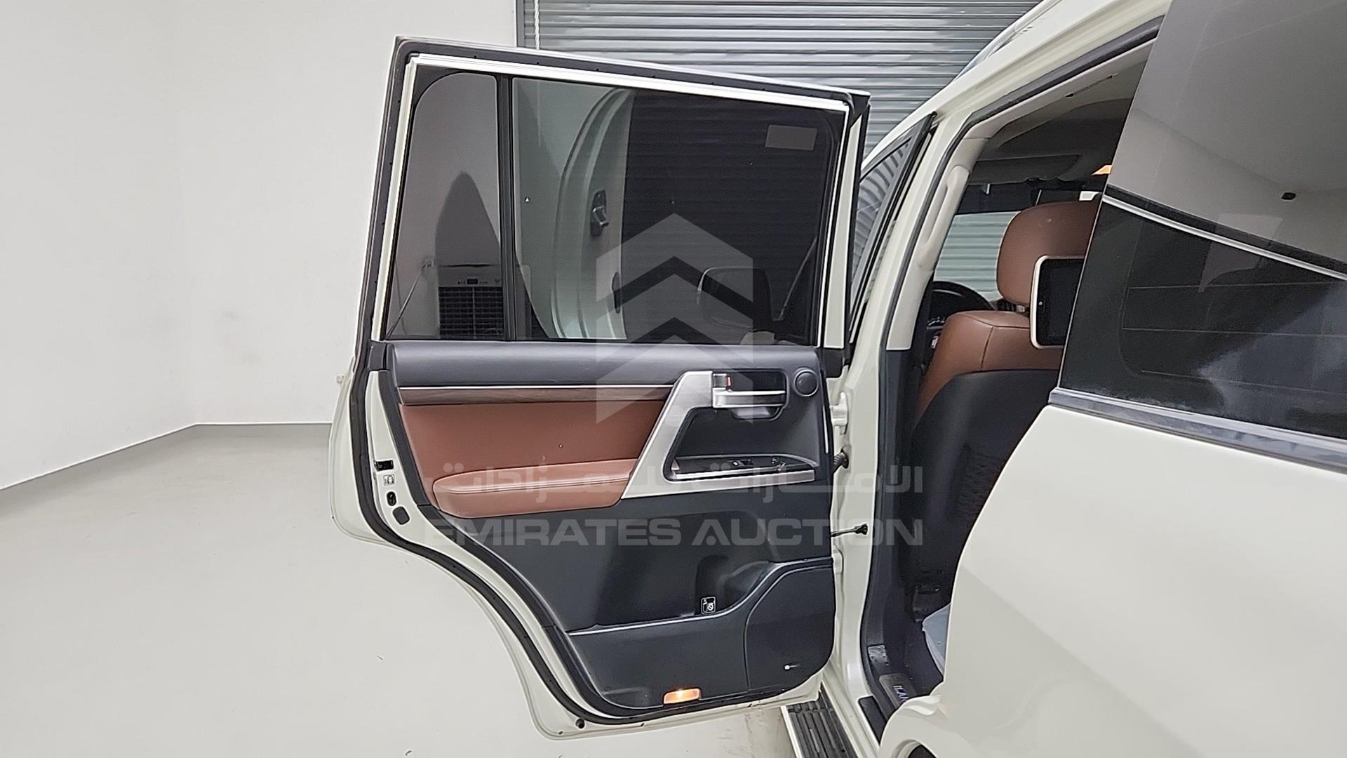 2016 TOYOTA LAND CRUISER VIN: JTMHX05J8G4122074