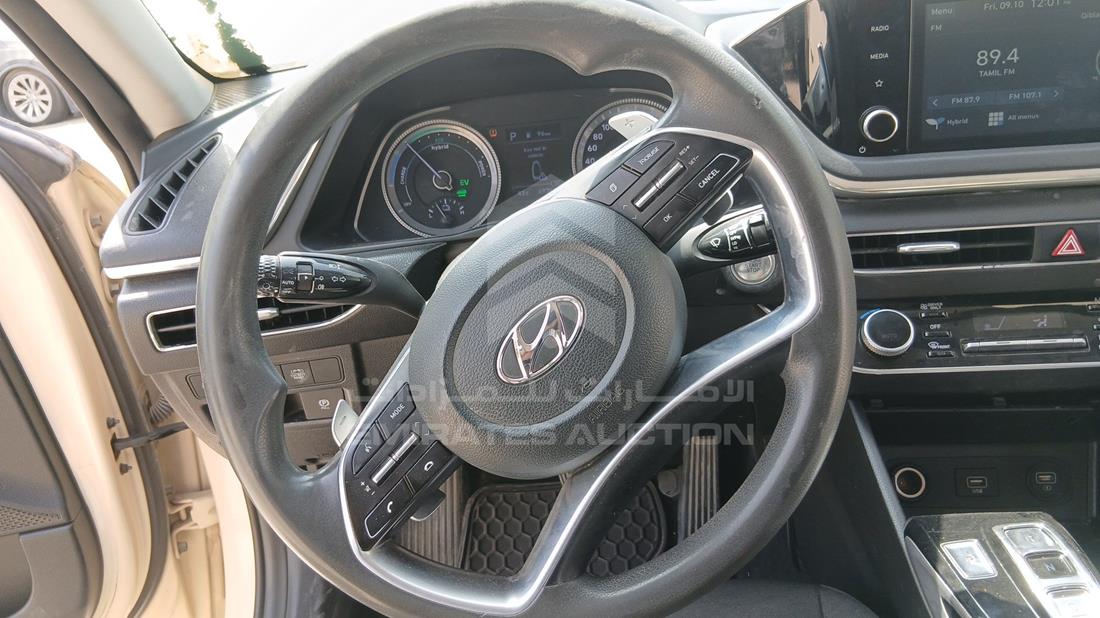 2021 Hyundai Sonata Hybrid — Steering & Mounted Controls — Photo 14