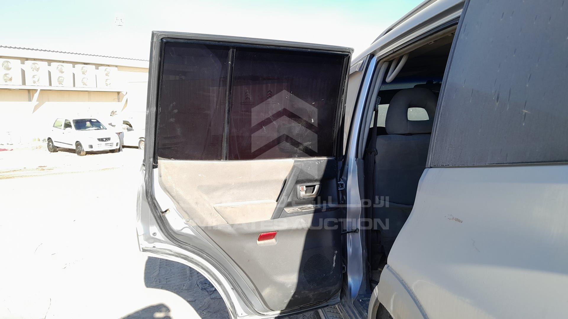 2004 MITSUBISHI PAJERO VIN: JE4MR62R04J702153