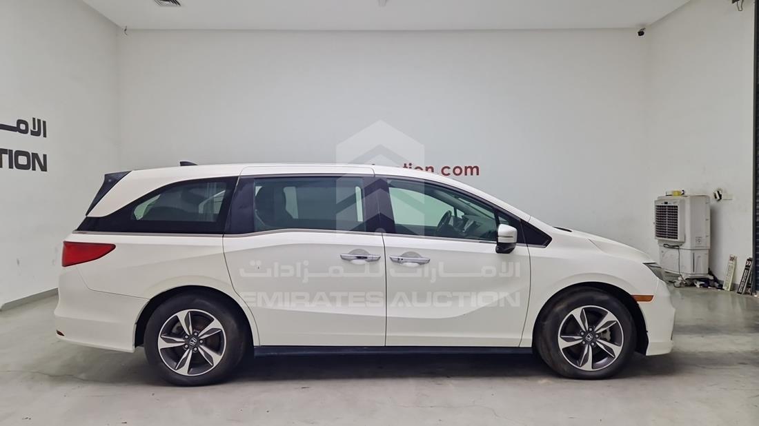 2018 Honda Odyssey — Front Right Angle — Photo 13