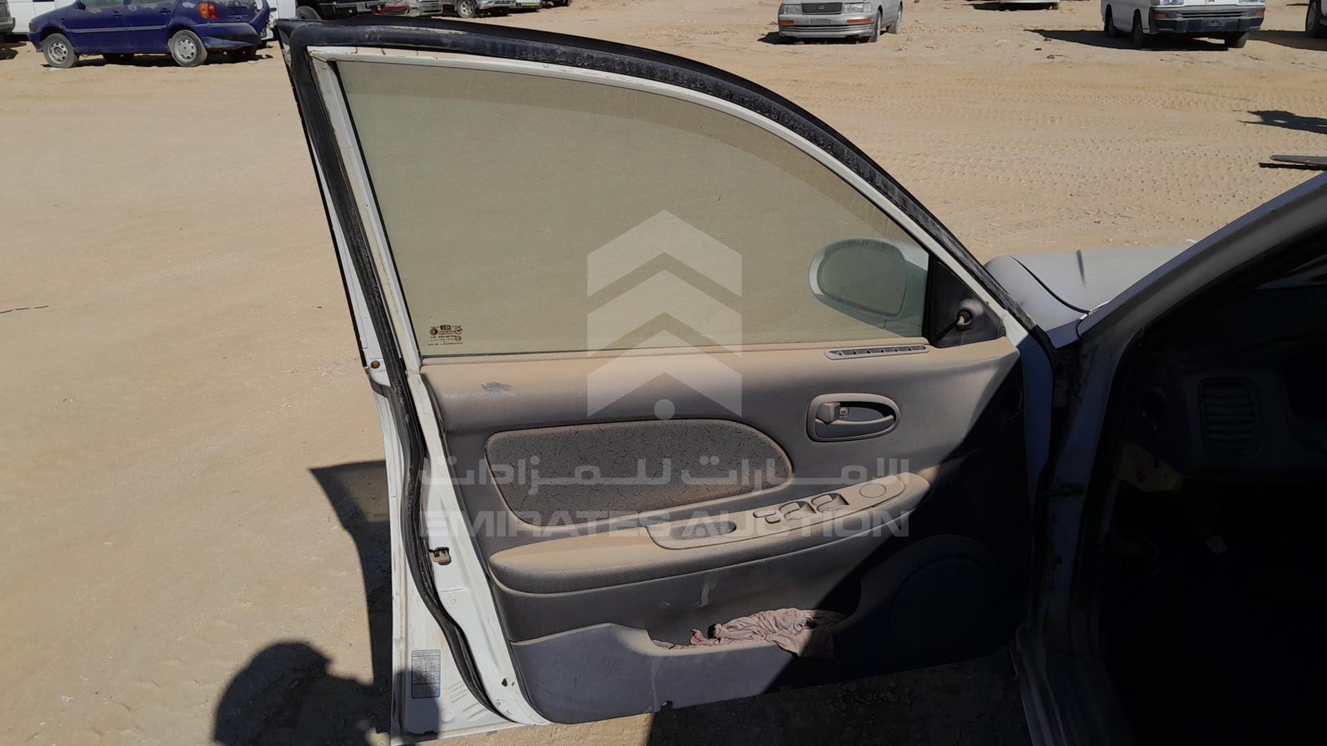 2000 HYUNDAI SONATA VIN: KMHEM41BPYA264462
