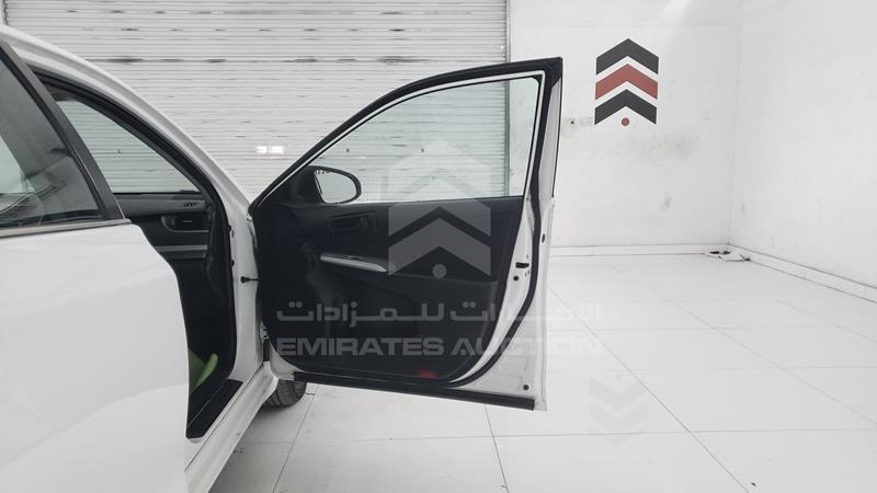 6T1BF9FK9HX695666 Auction: EmiratesAuction Lot: 422756 6T1BF9FK9HX695666 Toyota Camry 2017 WHITE Photo 26