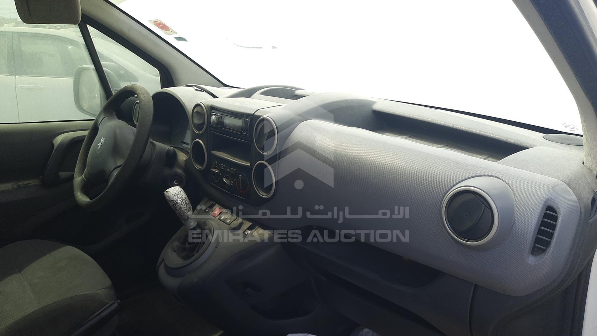 2015 PEUGEOT PARTNER VIN: VF37ENFUXFJ515832