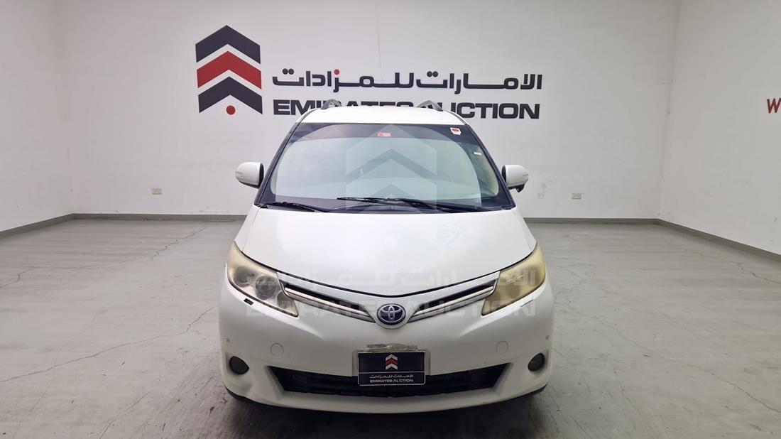 2015 Toyota Previa — Full Front View — Photo 1