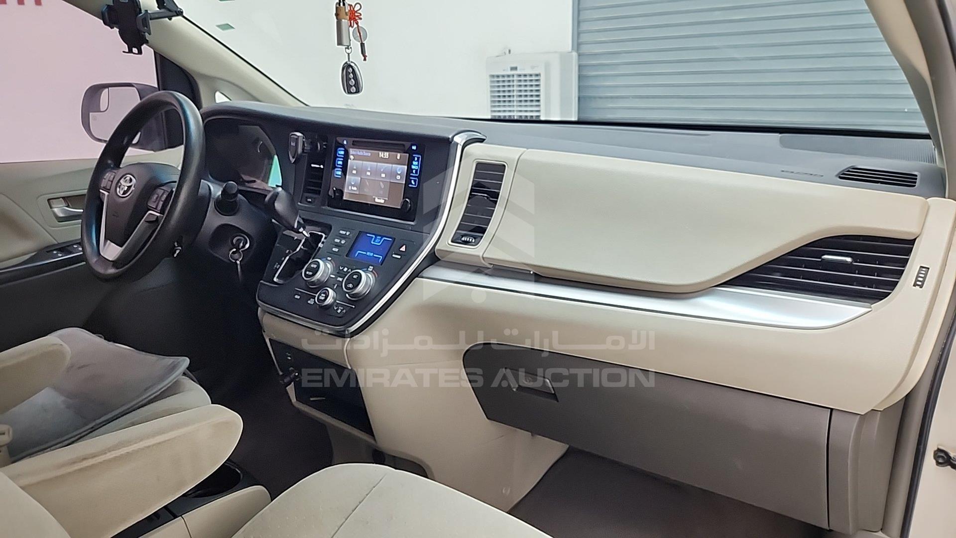 2015 TOYOTA SIENNA VIN: 5TDJK3DC1FS094786