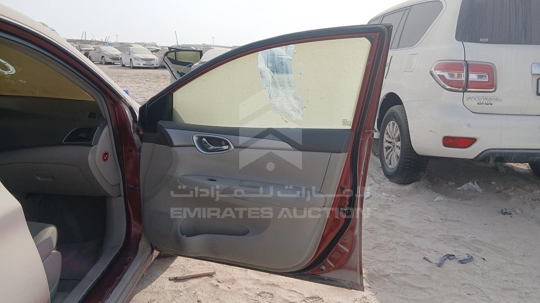 نيسان سينترا 2014 — الباب الأمامي الأيمن — صورة 24