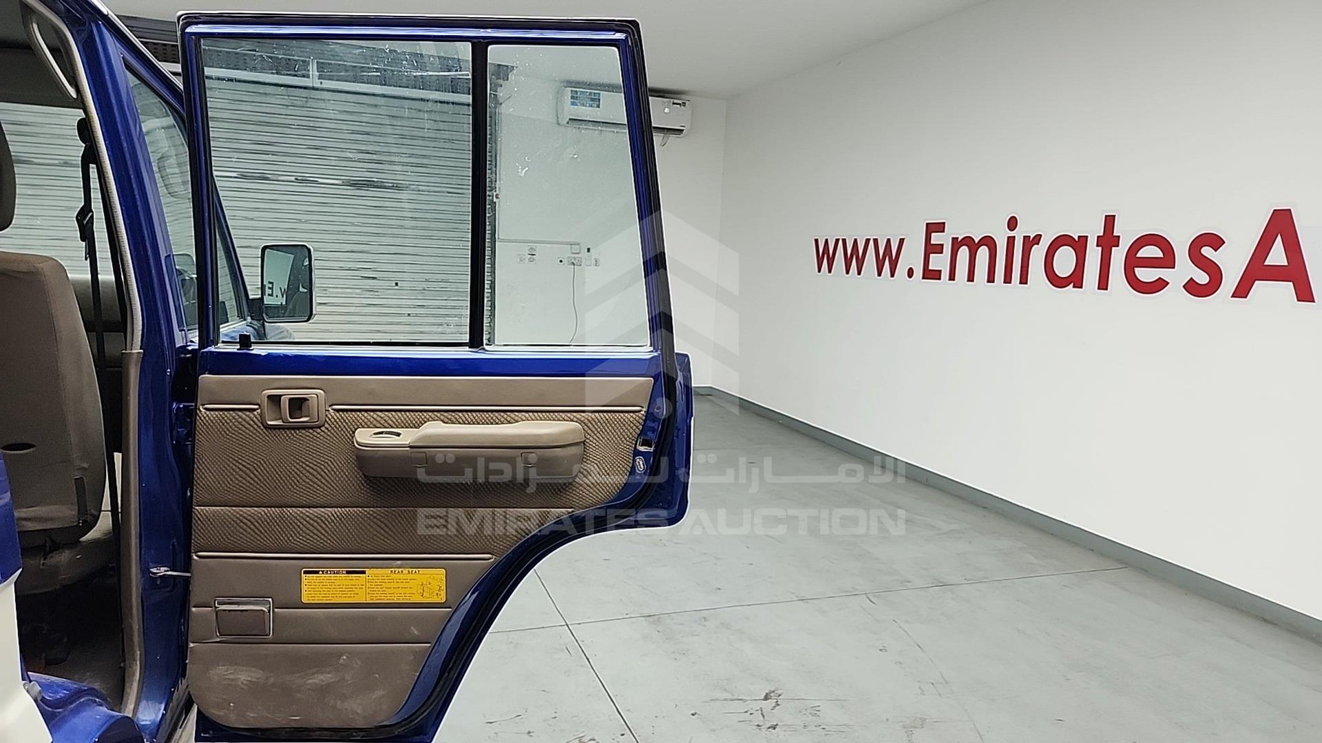 2013 TOYOTA LAND CRUISER VIN: JTFBU71J1D4703089