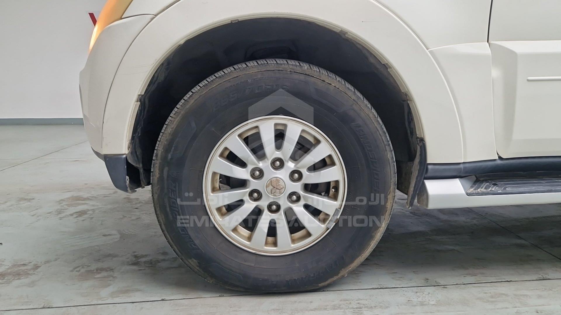 2011 MITSUBISHI PAJERO VIN: JMYLRV95WBJ708816