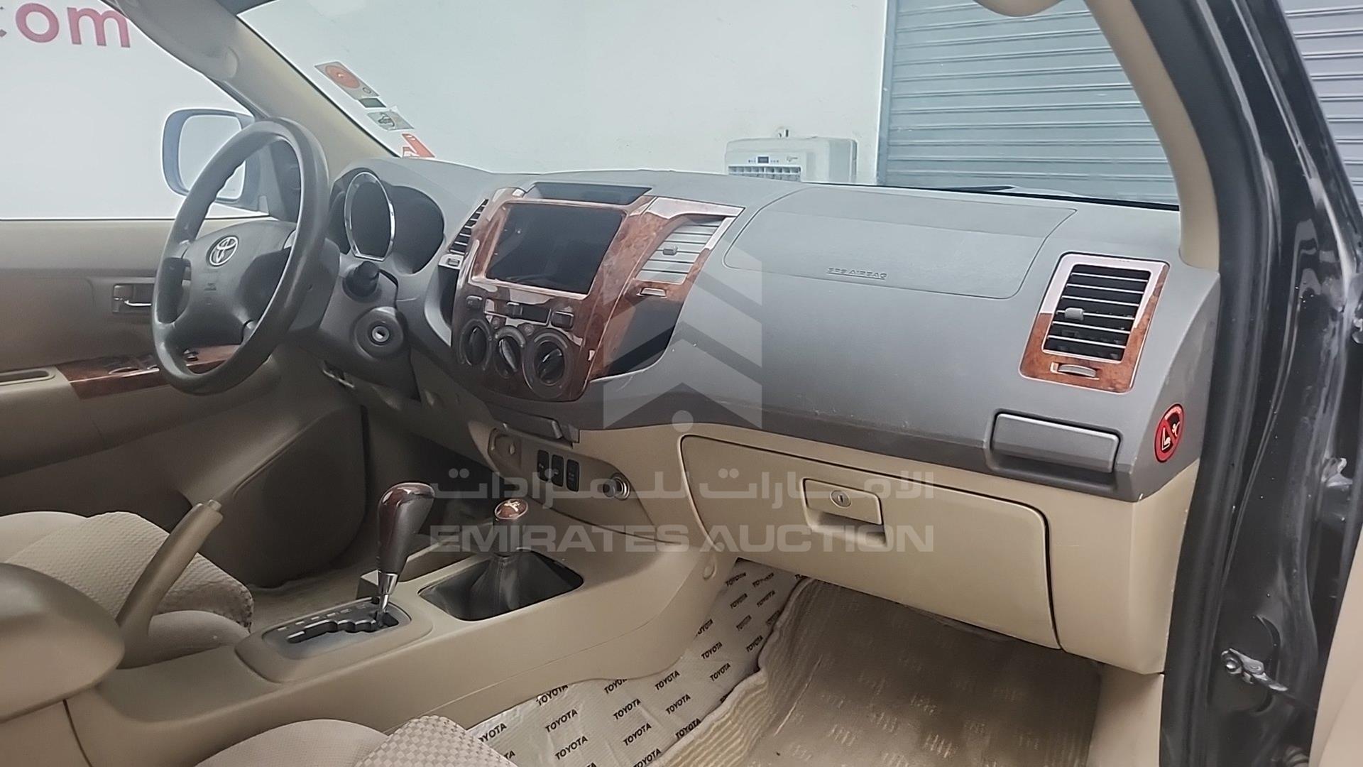 2011 TOYOTA FORTUNER VIN: MHFYX59GXB8018784