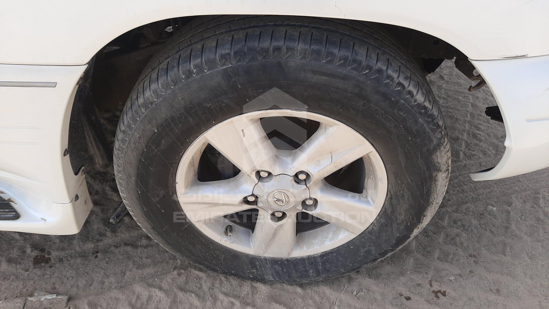 2005 LEXUS LX 470 VIN: JTJHT00WX53551277
