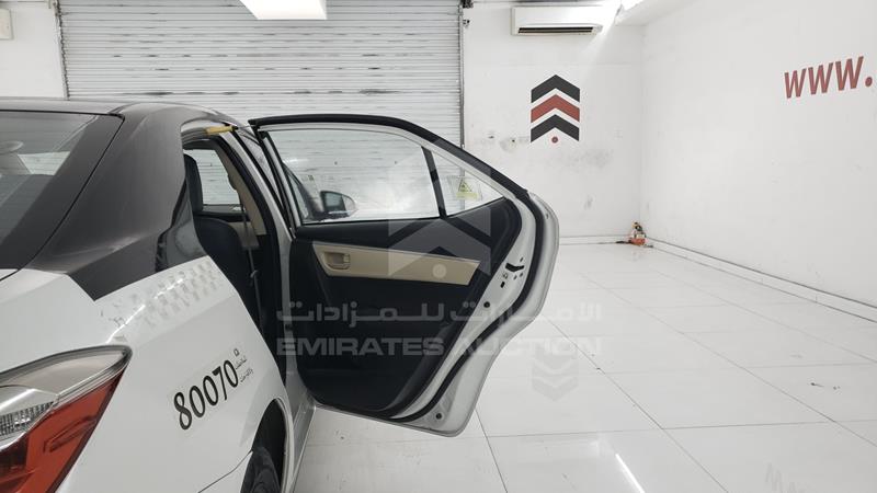 RKLBB9HE9J5206559 Auction: EmiratesAuction Lot: 404120 RKLBB9HE9J5206559 Toyota Corolla 2018 WHITE Photo 23