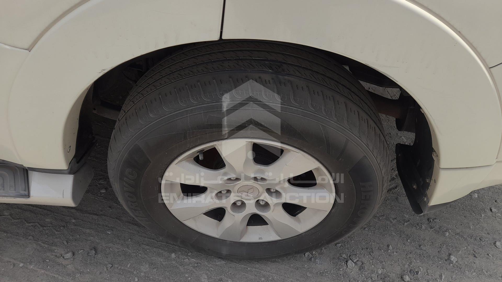 2010 MITSUBISHI PAJERO VIN: JMYLRV95WAJ711426