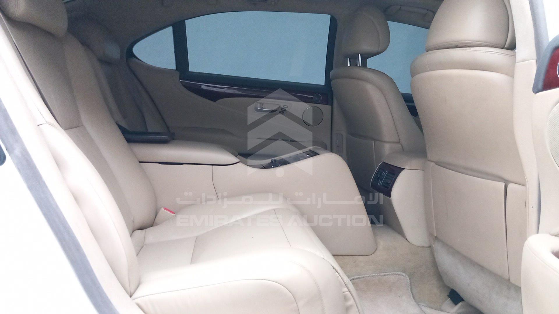 2009 LEXUS LS 460 L VIN: JTHGL46F205027078