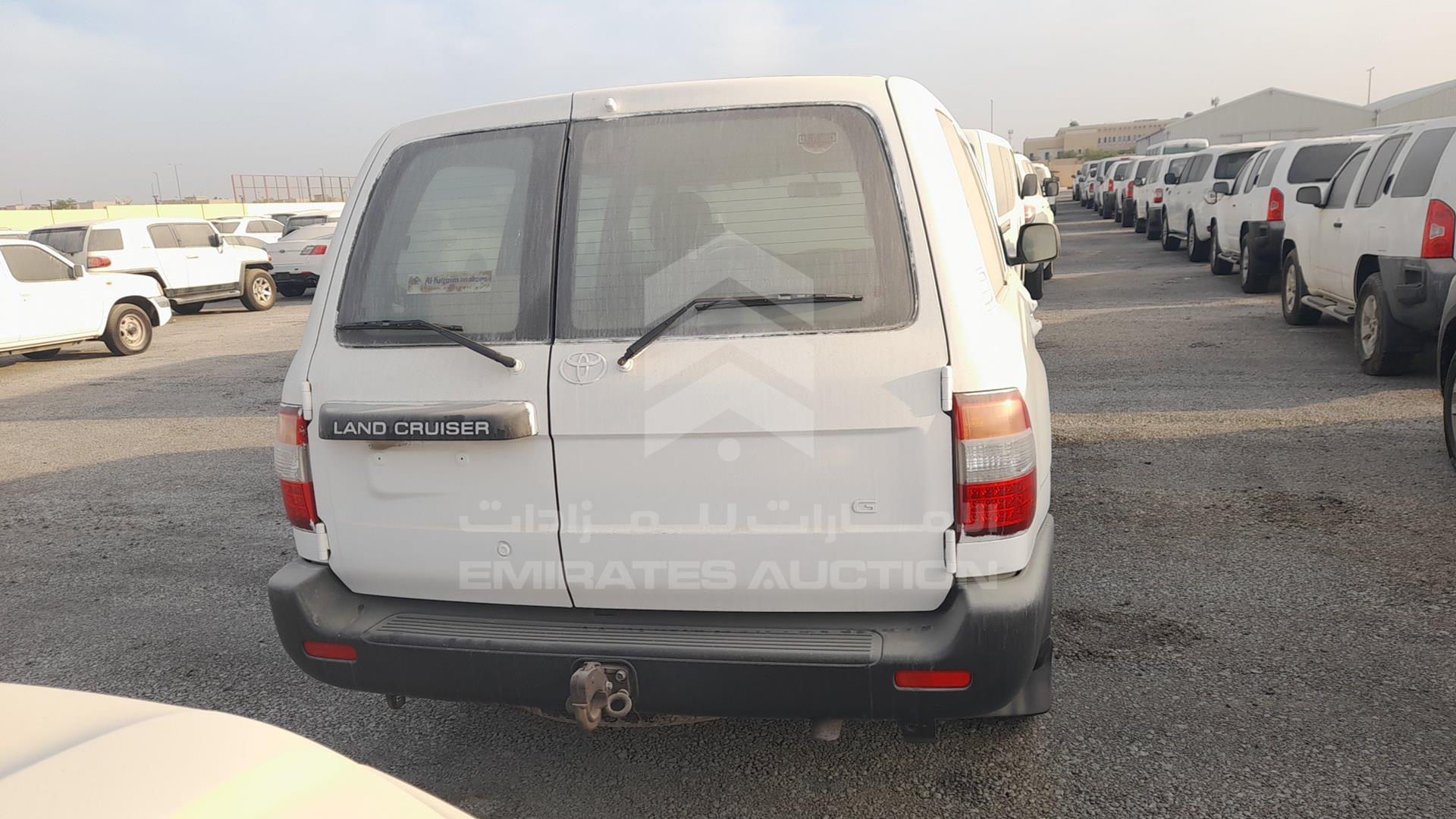 2007 TOYOTA LAND CRUISER VIN: JTGHJ01J273011004
