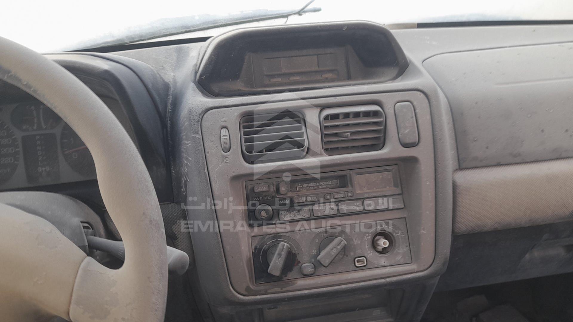 2003 MITSUBISHI PAJERO VIN: JMYLRH77W3Z704284