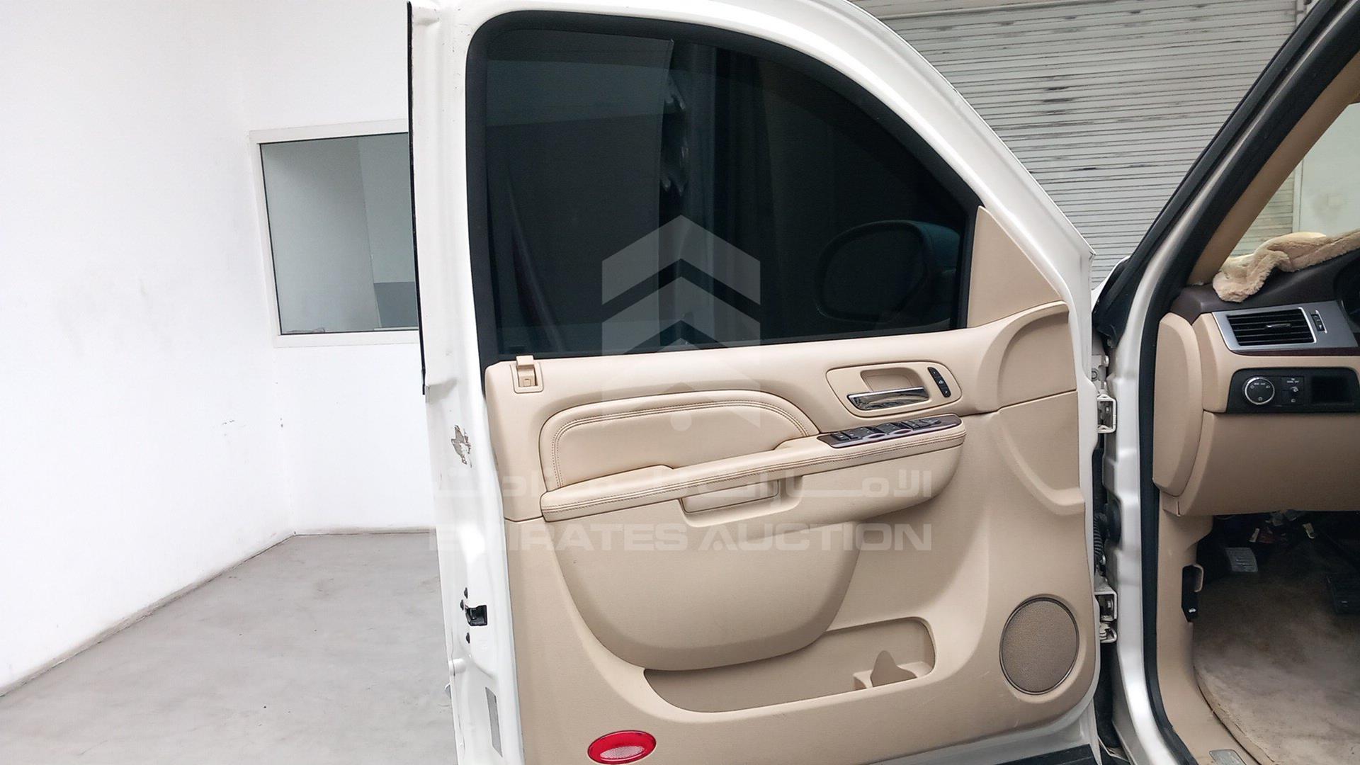 2011 CADILLAC ESCALADE VIN: 1GYS3EEJ1BR157902