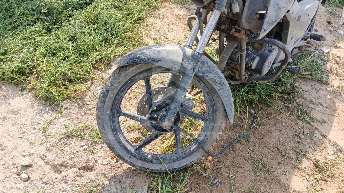 Bajaj Pulsar — Front Right Tyre — Photo 18