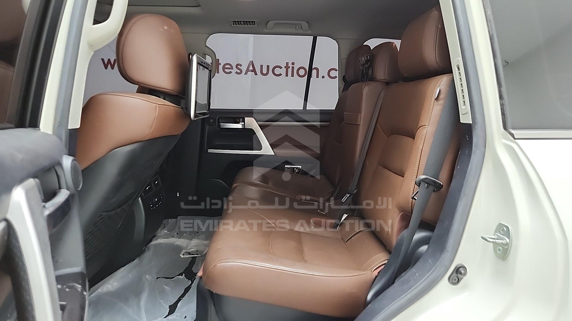 2016 TOYOTA LAND CRUISER VIN: JTMHX05J8G4122074