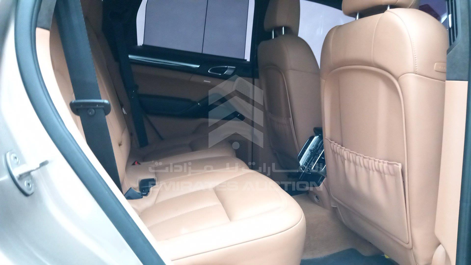 2016 PORSCHE CAYENNE VIN: WP1ZZZ92ZGLA72112