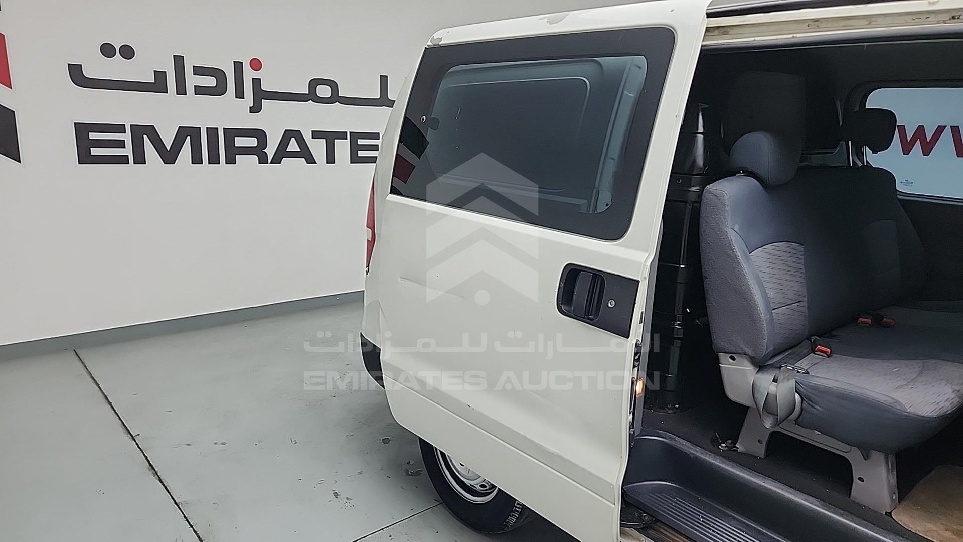 2012 HYUNDAI H1 VIN: KMHWG81R6CU367947