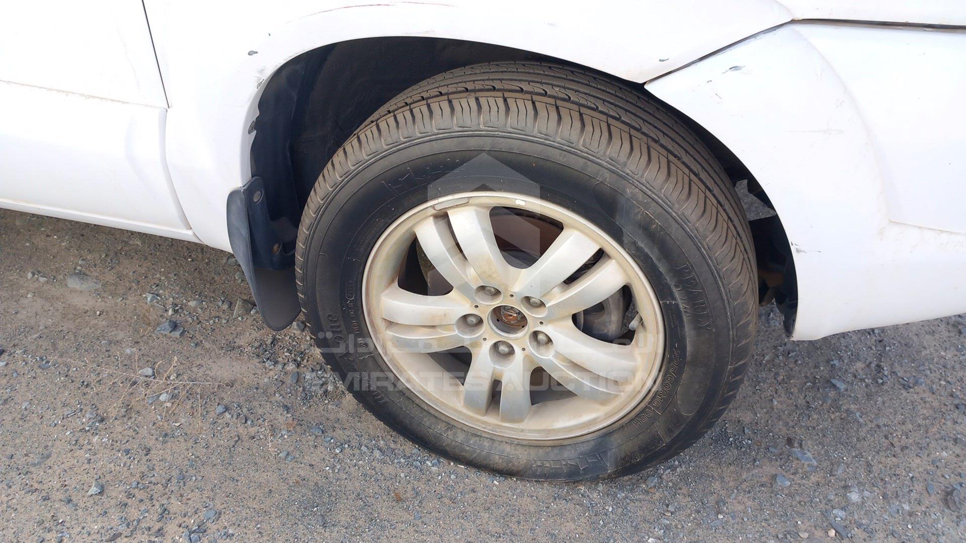 2009 HYUNDAI TUCSON VIN: KMHJM81B59U907142