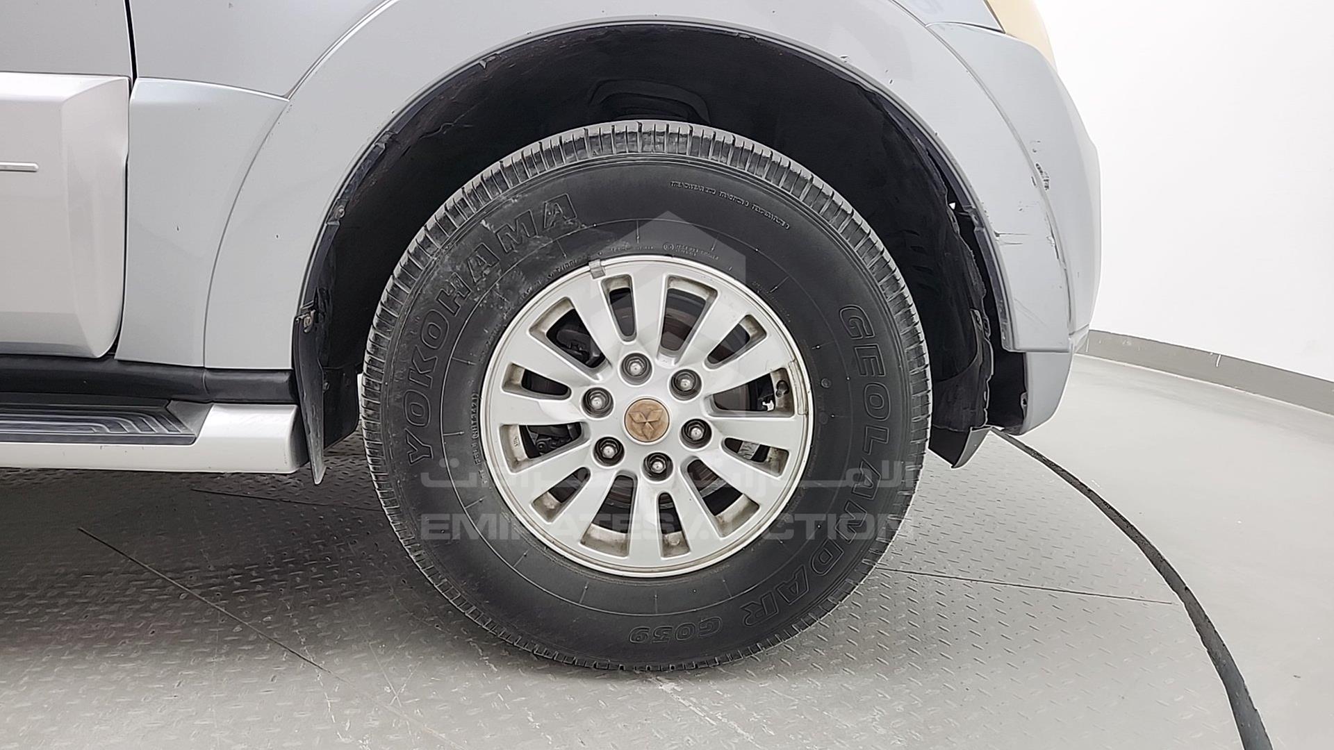 2011 MITSUBISHI PAJERO VIN: JMYMRV85WBJ704625
