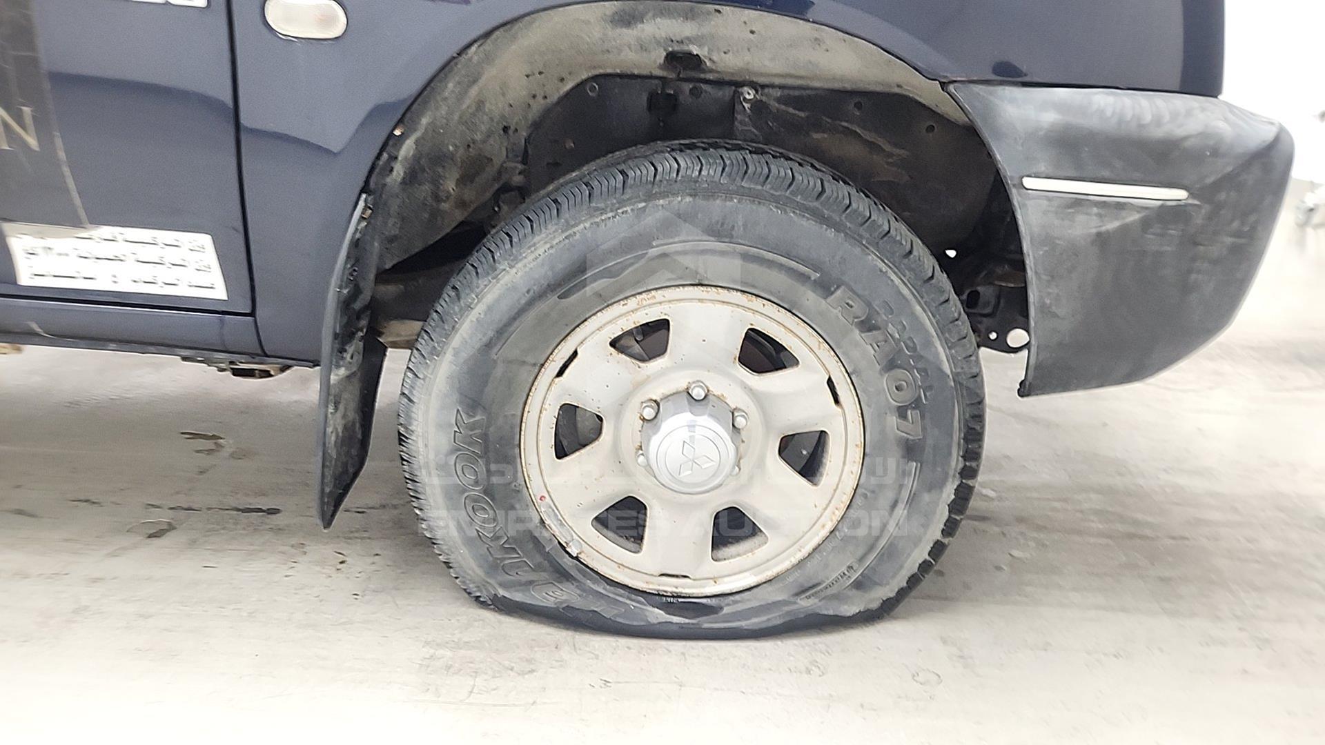 2005 MITSUBISHI L 200 VIN: MMBJNK7405D021680