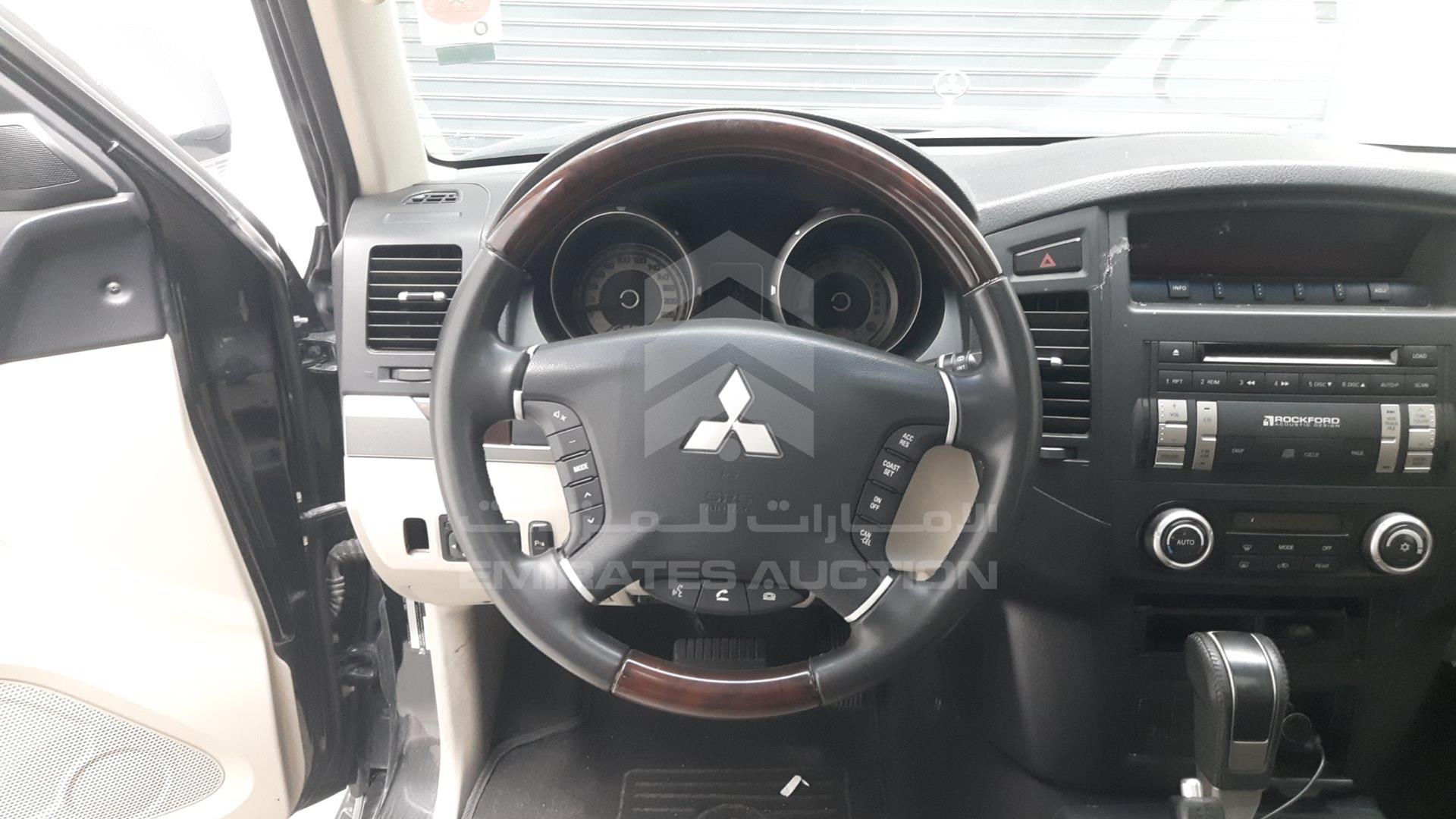 2011 MITSUBISHI PAJERO VIN: JMYLRV95WBJ706153