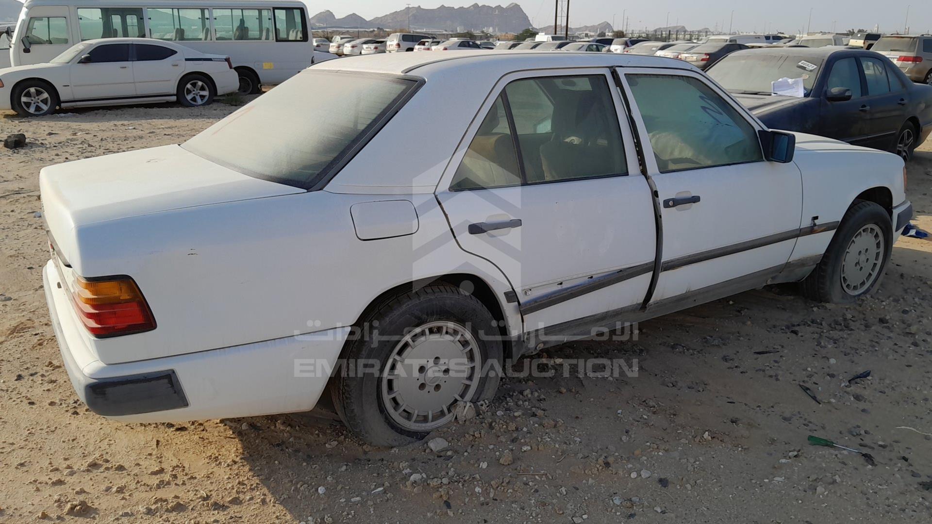 0 MERCEDES E 300 VIN: WDB1240301A473378