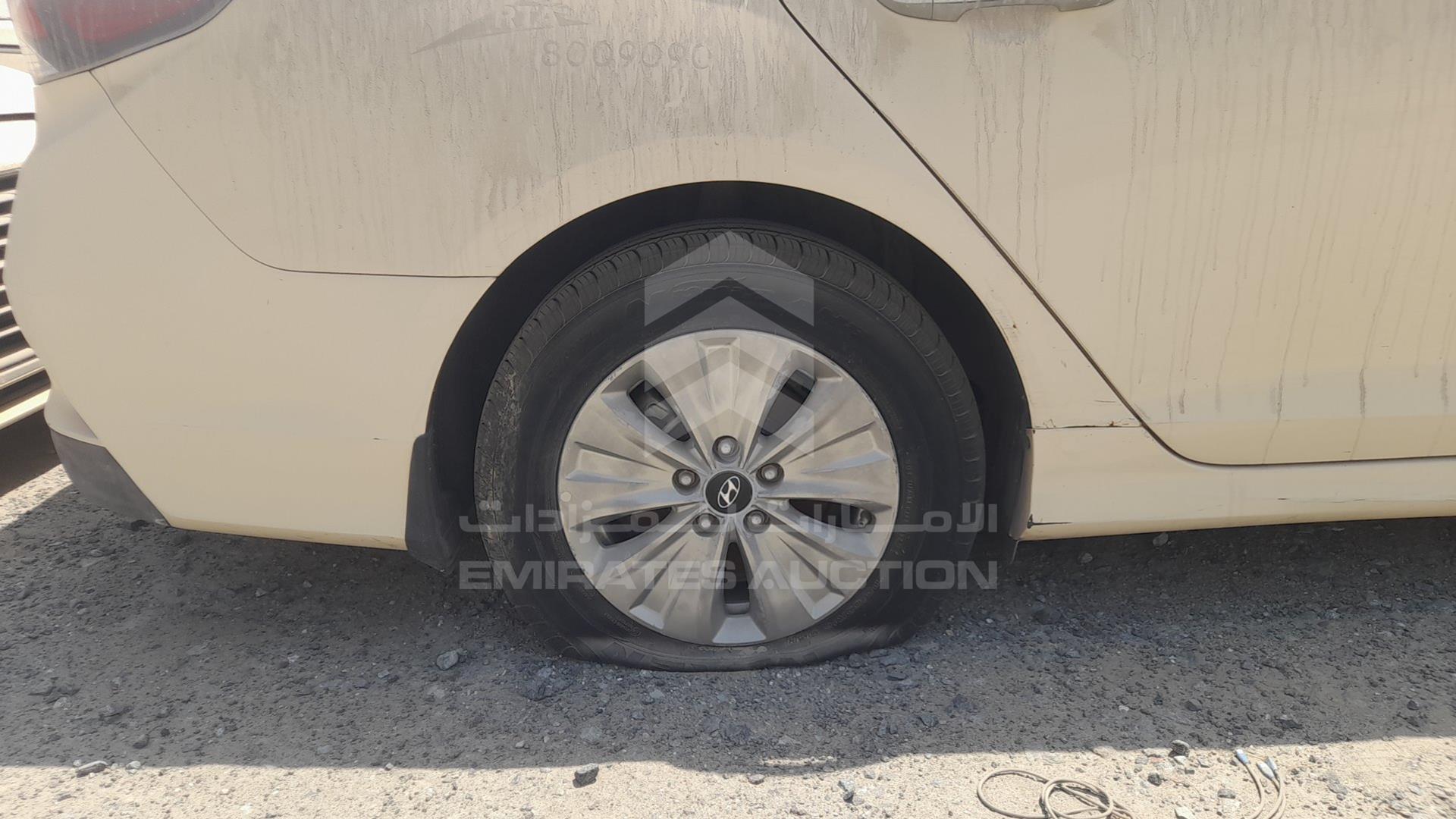2018 HYUNDAI SONATA VIN: KMHE24136JA082047