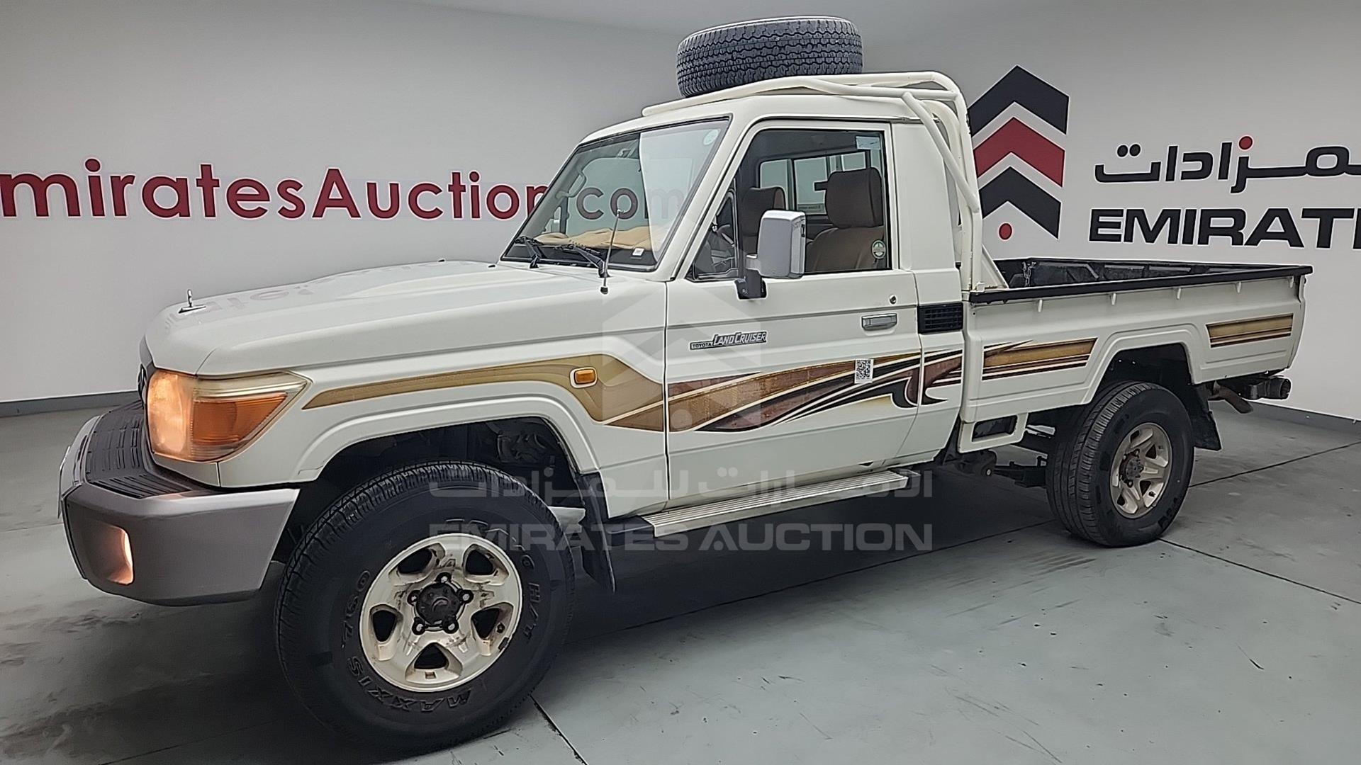 2012 TOYOTA LAND CRUISER VIN: JTFLU73J3C4522897